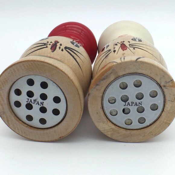 Salt and Pepper Shakers Salty and Peppy Cats Vintage Wood Hand Painted Kitschy - Picture 3 of 11